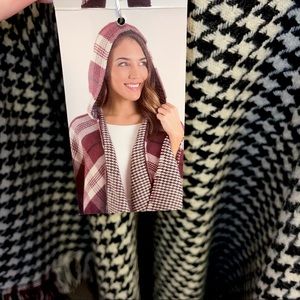 NWT Simply Noelle Shawl